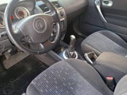 RENAULT - MÉGANE - 2011/2012 - Preta - R$ 36.900,00