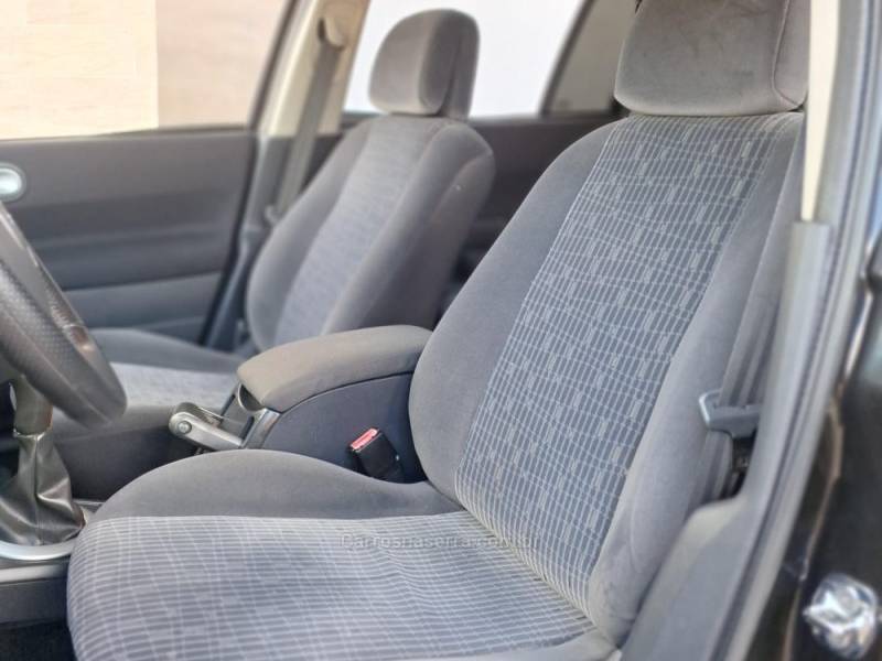 RENAULT - MÉGANE - 2011/2012 - Preta - R$ 36.900,00