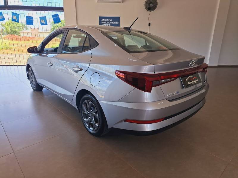 HYUNDAI - HB20S - 2023/2024 - Prata - R$ 81.900,00