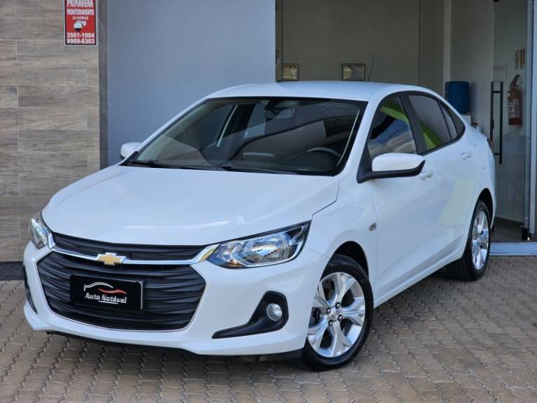 CHEVROLET - ONIX - 2022/2023 - Branca - R$ 84.900,00