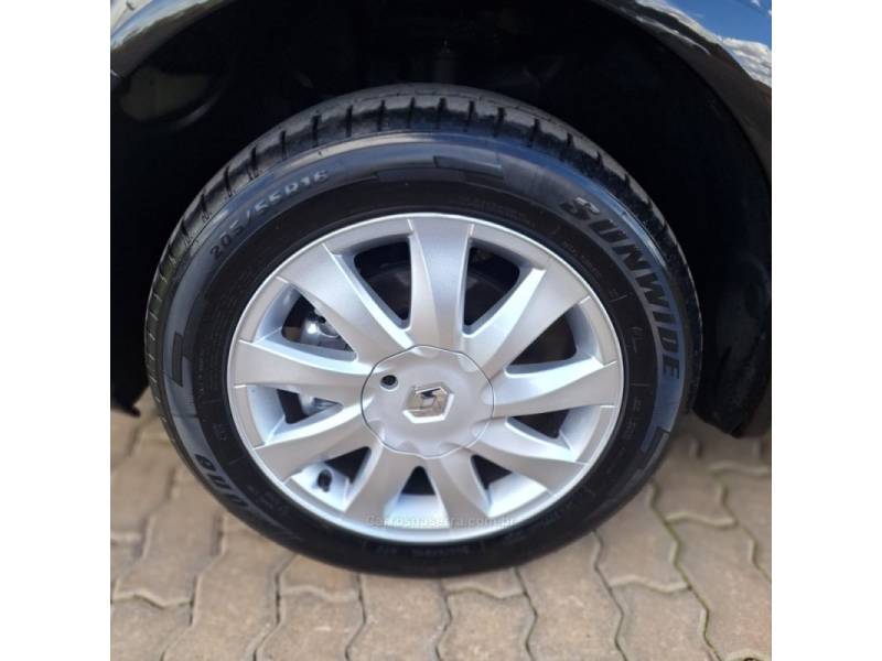 RENAULT - MÉGANE - 2011/2012 - Preta - R$ 36.900,00