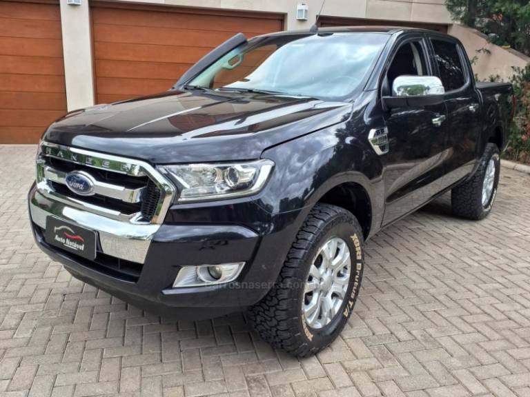 FORD - RANGER - 2017/2018 - Preta - R$ 147.900,00