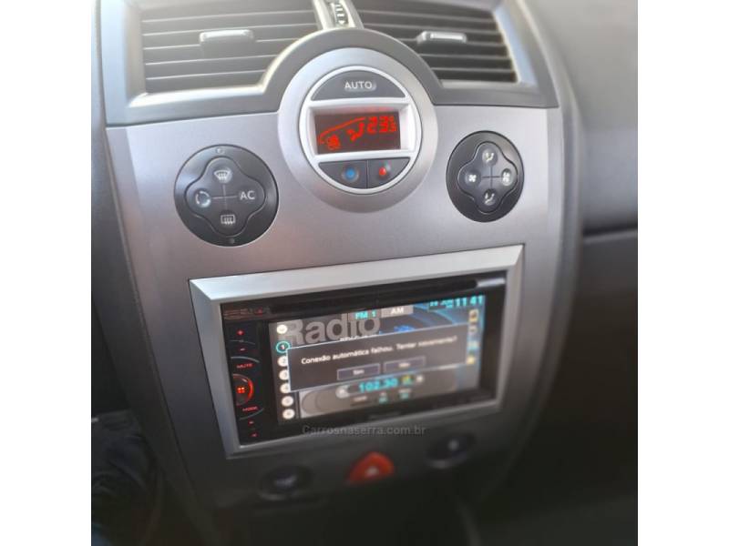 RENAULT - MÉGANE - 2011/2012 - Preta - R$ 36.900,00